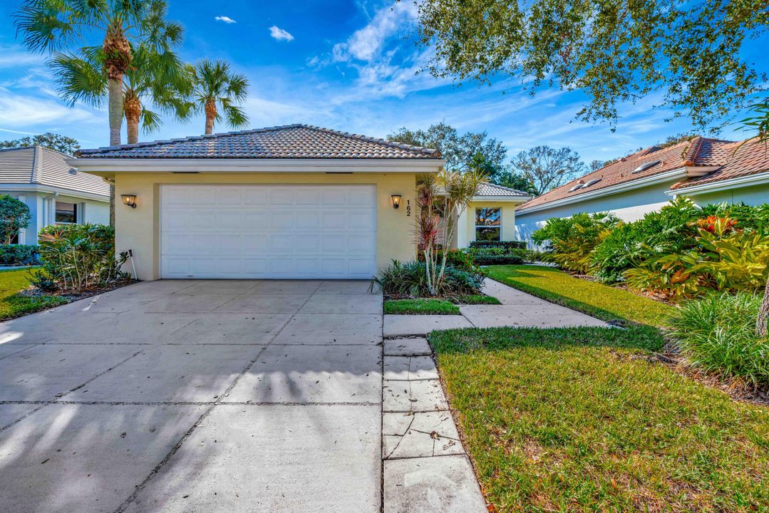 For Sale: $799,900 (3 beds, 2 baths, 1975 Square Feet)