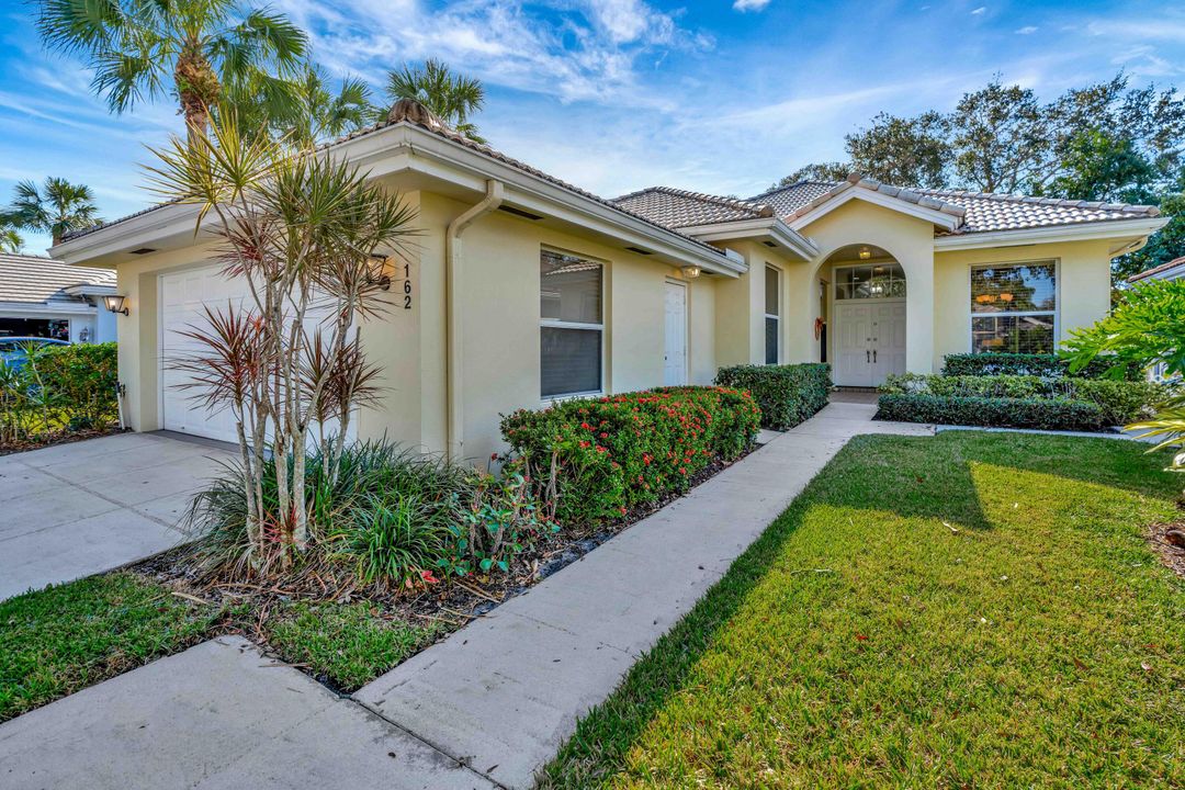 For Sale: $799,900 (3 beds, 2 baths, 1975 Square Feet)