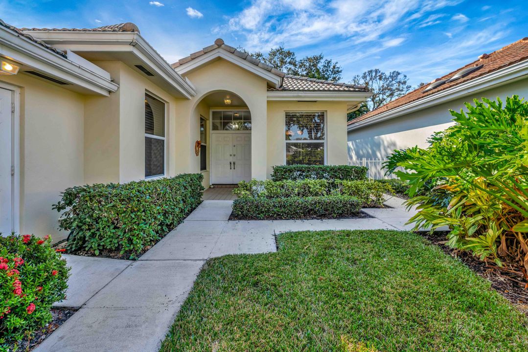 For Sale: $799,900 (3 beds, 2 baths, 1975 Square Feet)