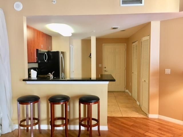 For Rent: $2,995 (1 beds, 1 baths, 654 Square Feet)