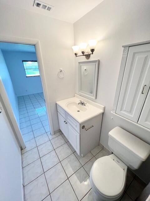 For Sale: $119,000 (1 beds, 1 baths, 662 Square Feet)