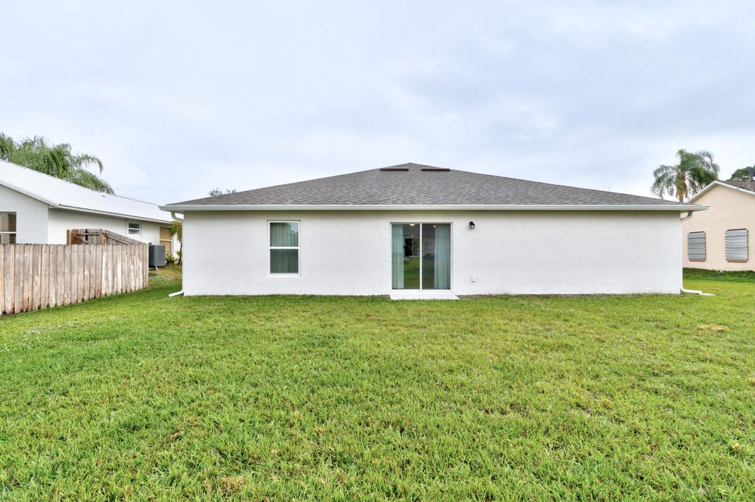 For Sale: $379,900 (4 beds, 2 baths, 1806 Square Feet)