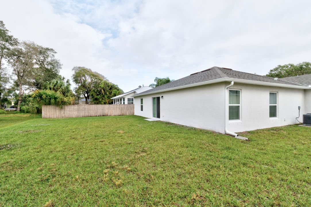 For Sale: $379,900 (4 beds, 2 baths, 1806 Square Feet)