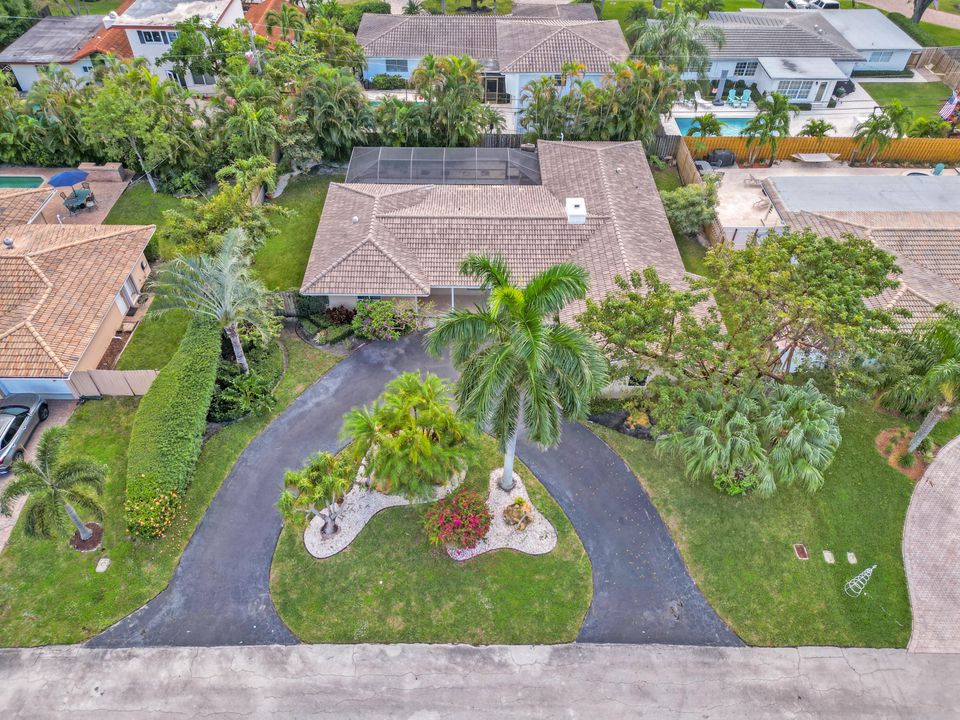 For Sale: $925,000 (3 beds, 2 baths, 1701 Square Feet)