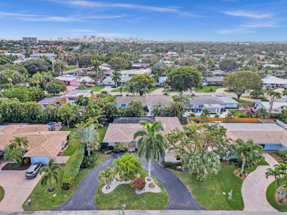 For Sale: $925,000 (3 beds, 2 baths, 1701 Square Feet)