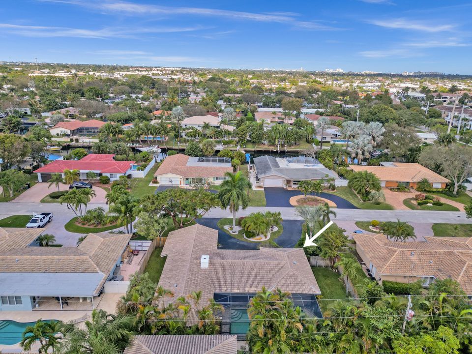 For Sale: $925,000 (3 beds, 2 baths, 1701 Square Feet)