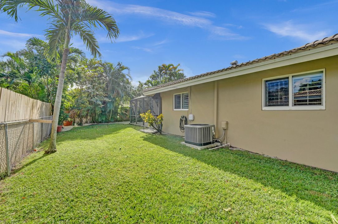 For Sale: $925,000 (3 beds, 2 baths, 1701 Square Feet)