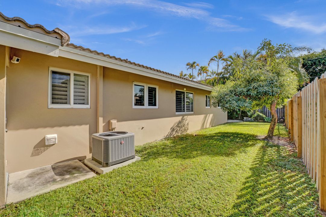 For Sale: $925,000 (3 beds, 2 baths, 1701 Square Feet)