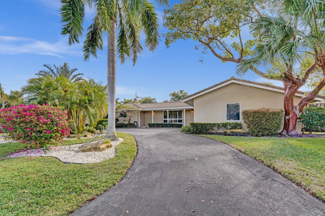 For Sale: $925,000 (3 beds, 2 baths, 1701 Square Feet)