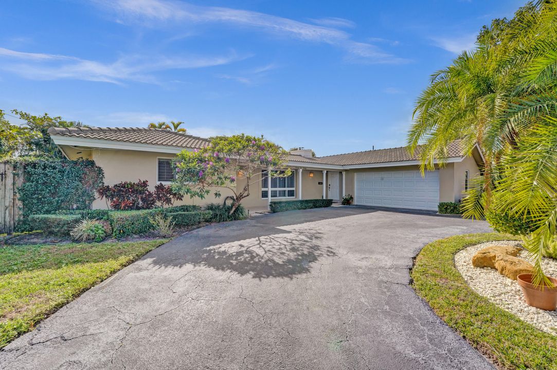 For Sale: $925,000 (3 beds, 2 baths, 1701 Square Feet)