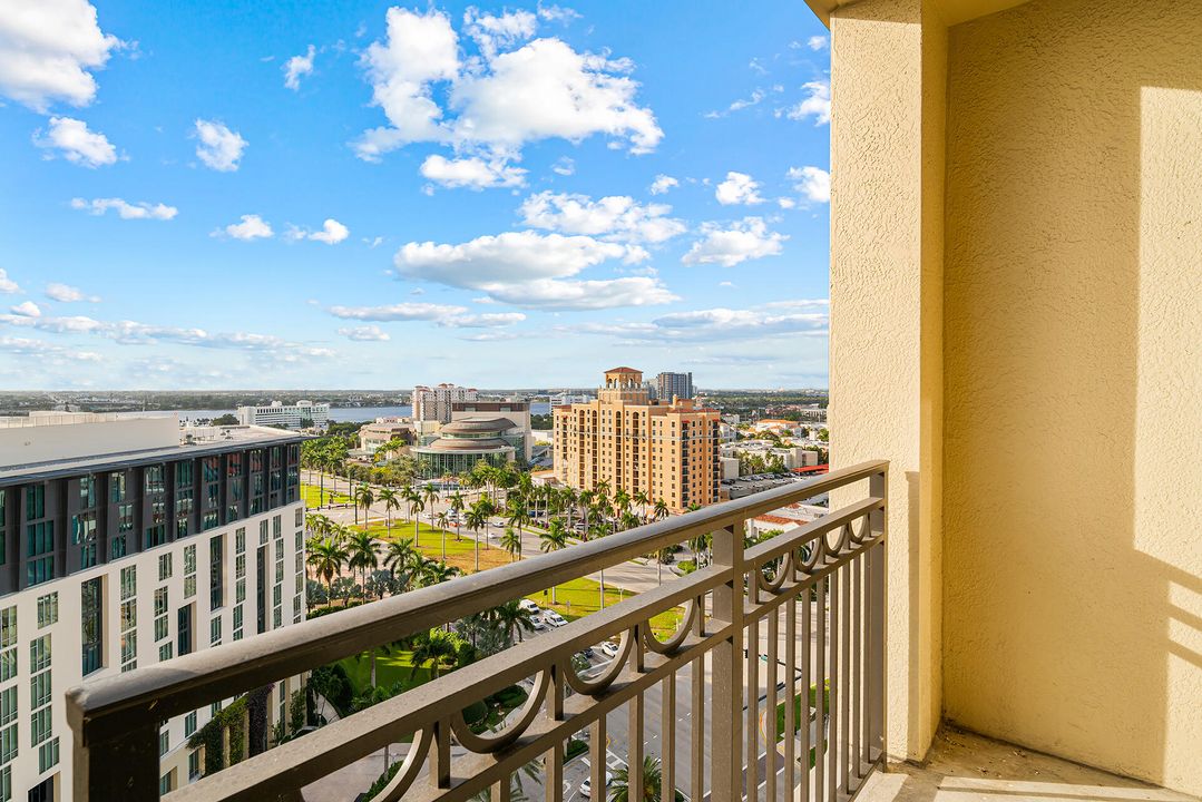 For Sale: $459,000 (1 beds, 1 baths, 755 Square Feet)