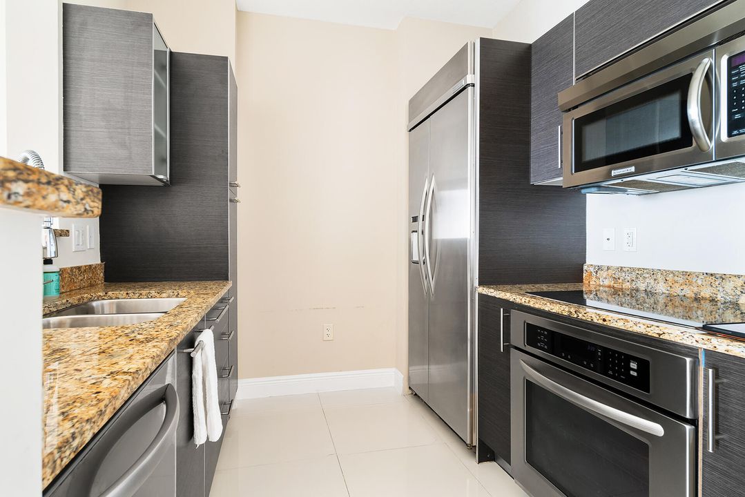 For Sale: $459,000 (1 beds, 1 baths, 755 Square Feet)