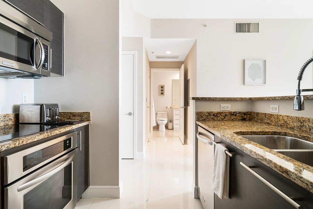 For Sale: $459,000 (1 beds, 1 baths, 755 Square Feet)