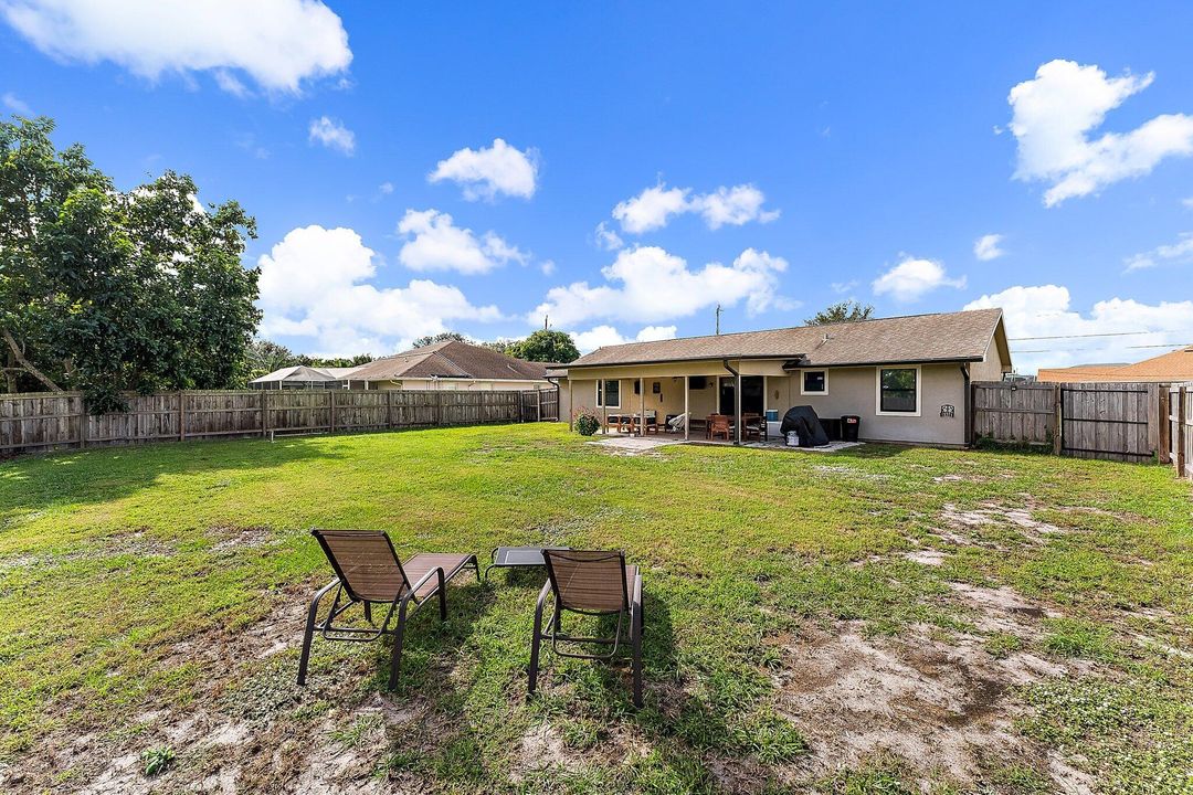 For Sale: $370,000 (3 beds, 2 baths, 1246 Square Feet)