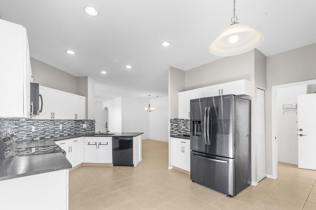 For Sale: $334,999 (3 beds, 2 baths, 1552 Square Feet)