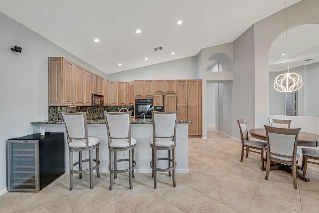 For Sale: $669,000 (4 beds, 2 baths, 2668 Square Feet)