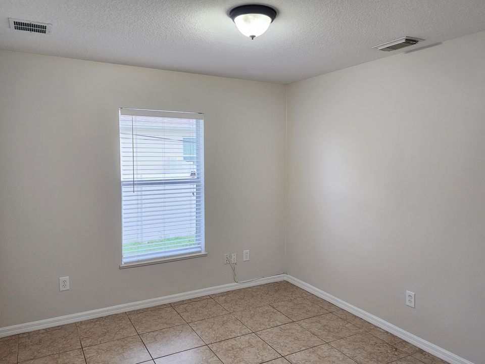 For Rent: $2,475 (3 beds, 2 baths, 1610 Square Feet)