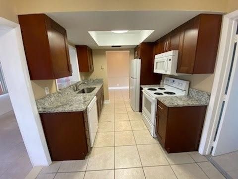 For Rent: $2,400 (2 beds, 2 baths, 1265 Square Feet)