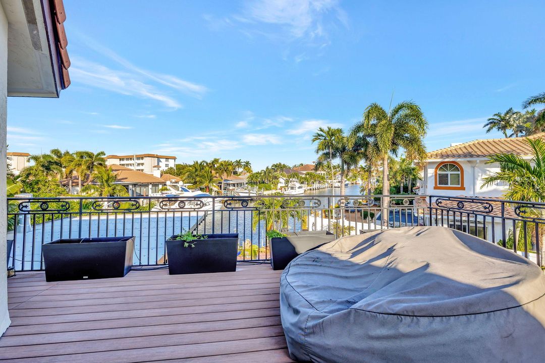 For Sale: $3,995,000 (4 beds, 3 baths, 3800 Square Feet)