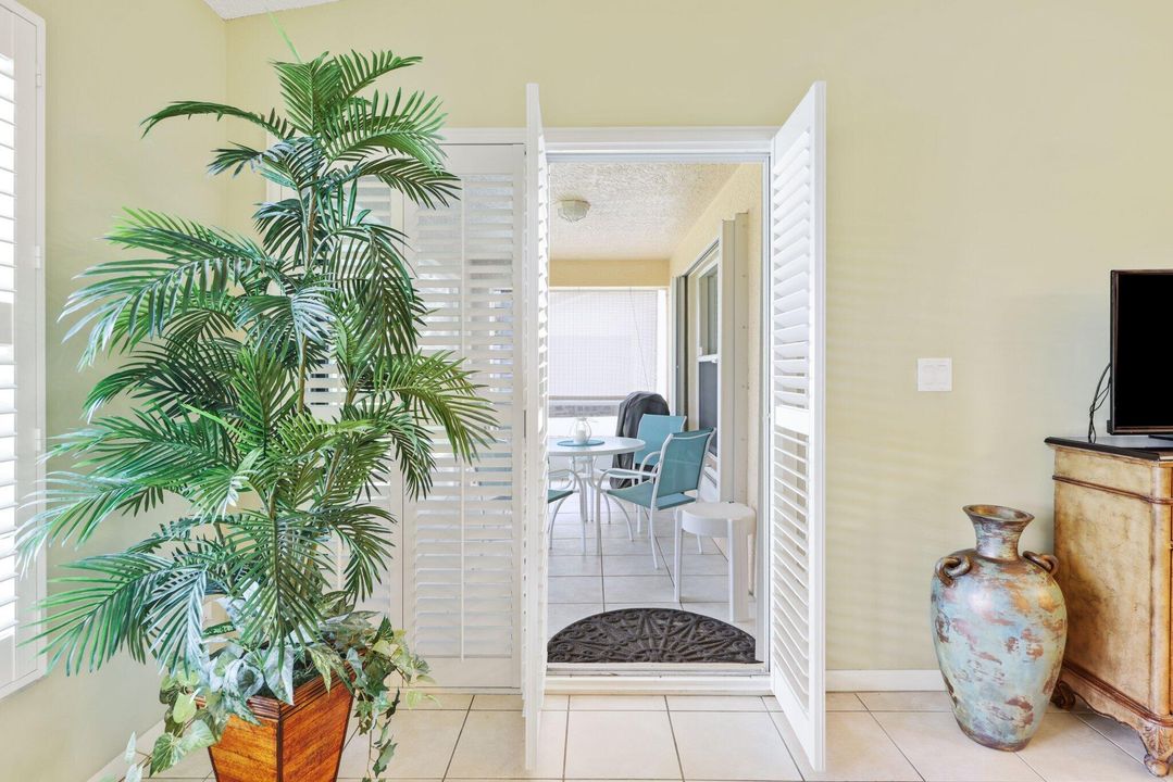 For Sale: $354,900 (2 beds, 2 baths, 1158 Square Feet)