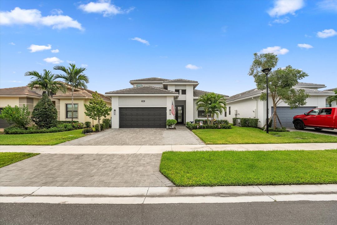 For Sale: $899,000 (4 beds, 3 baths, 2642 Square Feet)