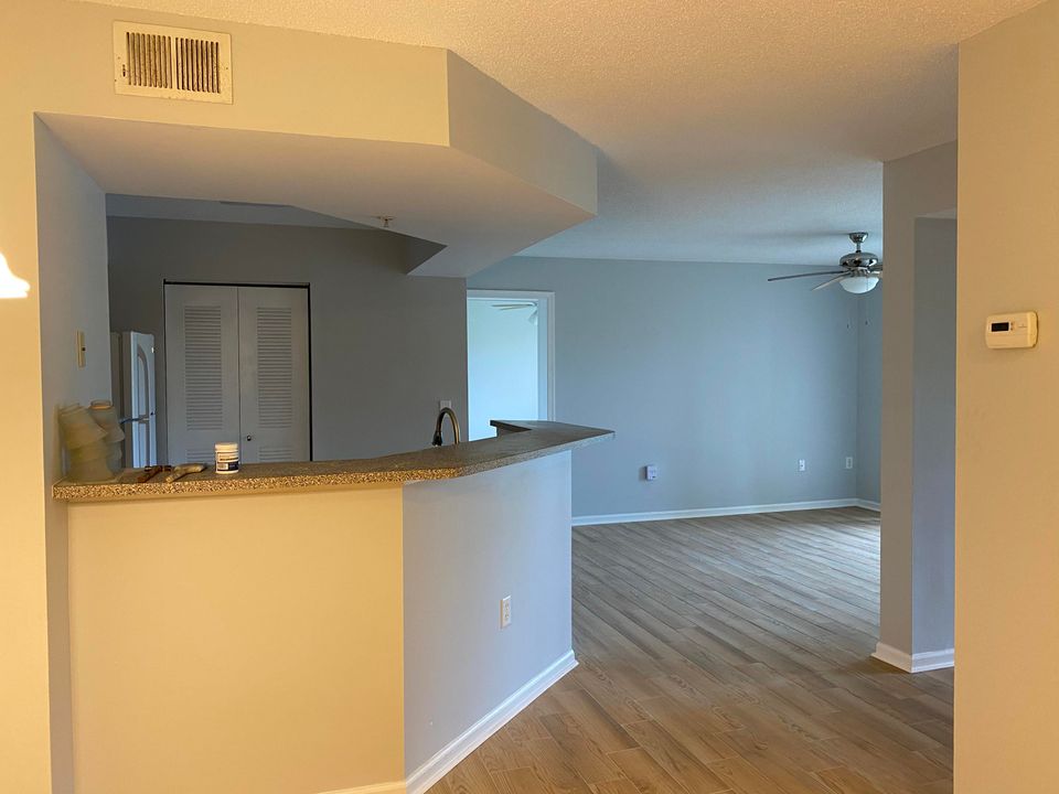 For Rent: $1,950 (2 beds, 2 baths, 1074 Square Feet)