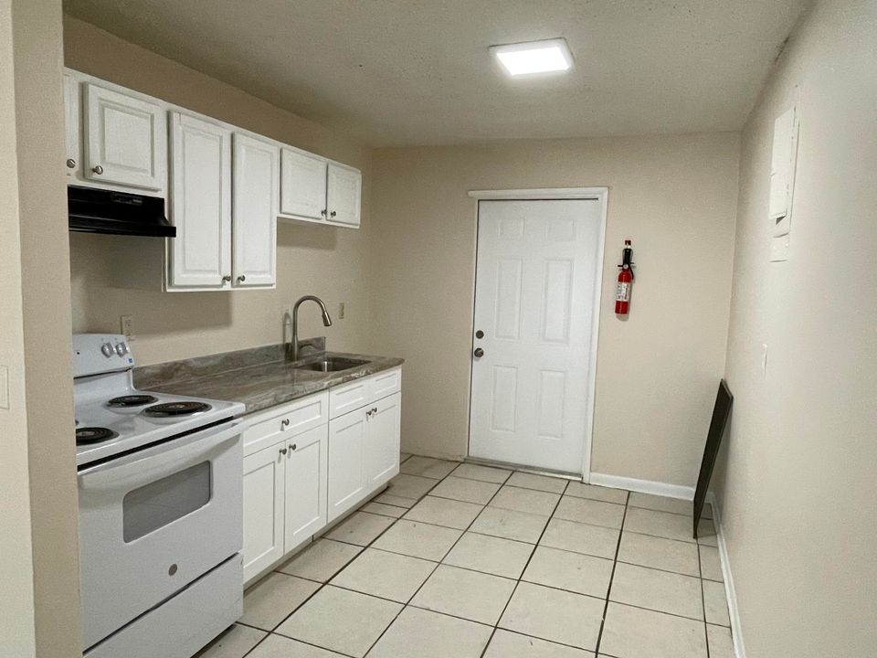 For Rent: $1,600 (2 beds, 1 baths, 665 Square Feet)