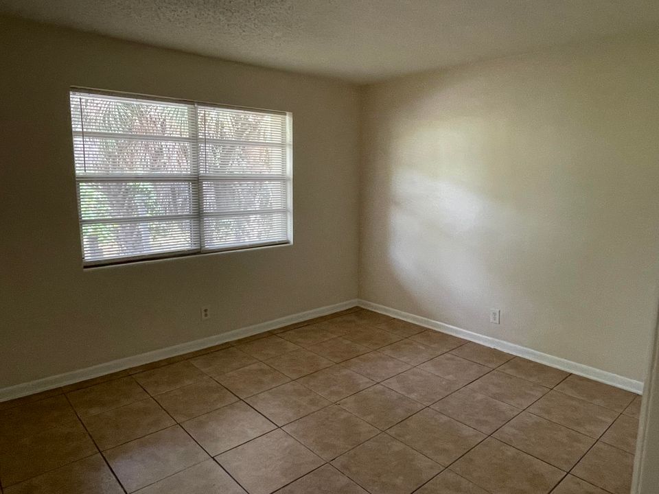 For Rent: $1,600 (2 beds, 1 baths, 665 Square Feet)