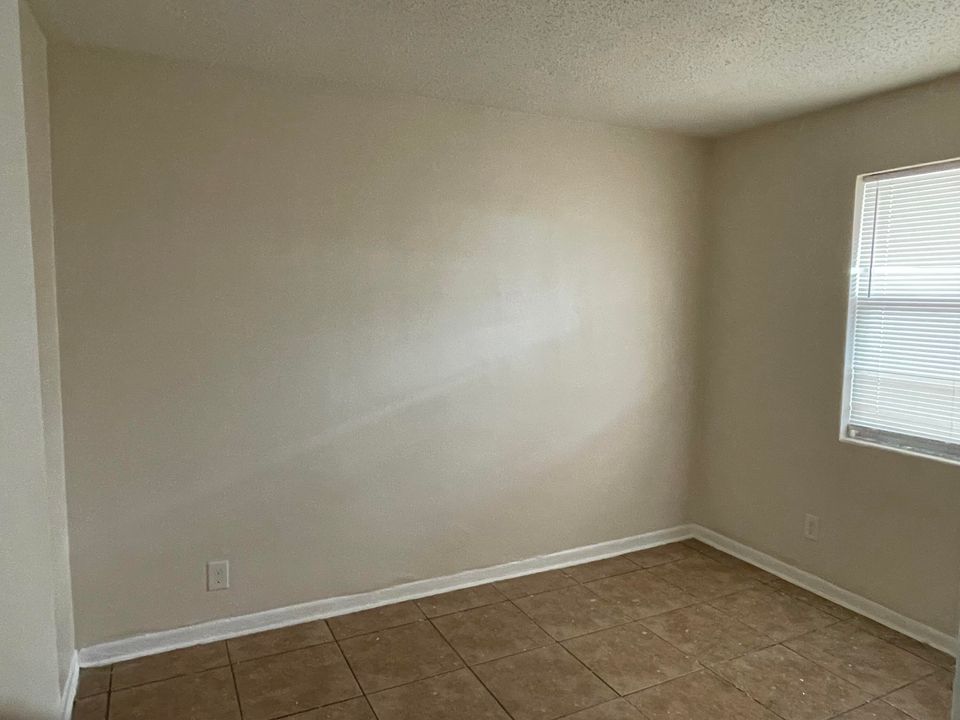 For Rent: $1,600 (2 beds, 1 baths, 665 Square Feet)