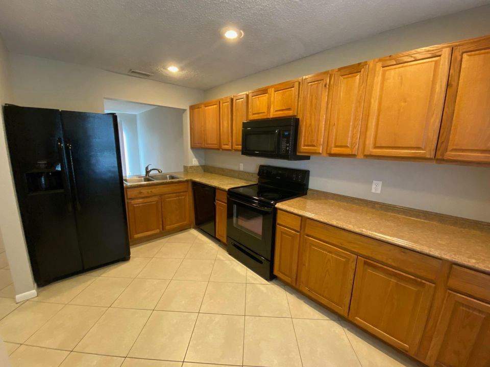 For Rent: $1,875 (2 beds, 1 baths, 963 Square Feet)