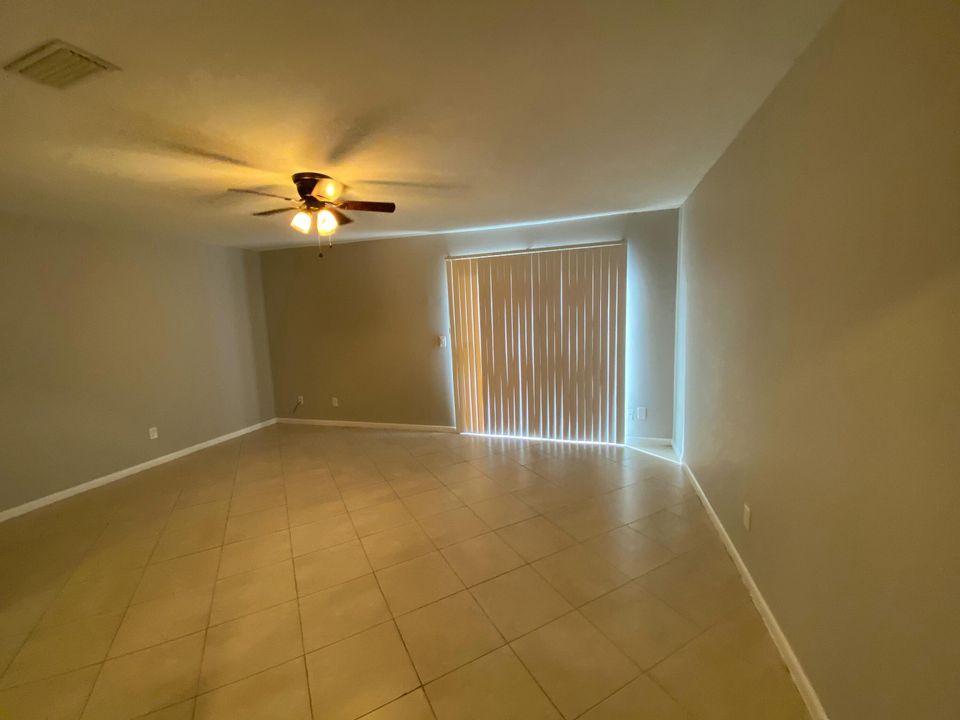 For Rent: $1,875 (2 beds, 1 baths, 963 Square Feet)