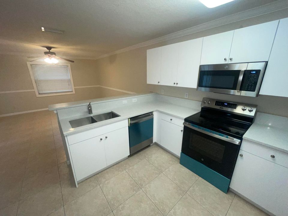 For Rent: $3,300 (3 beds, 2 baths, 1671 Square Feet)