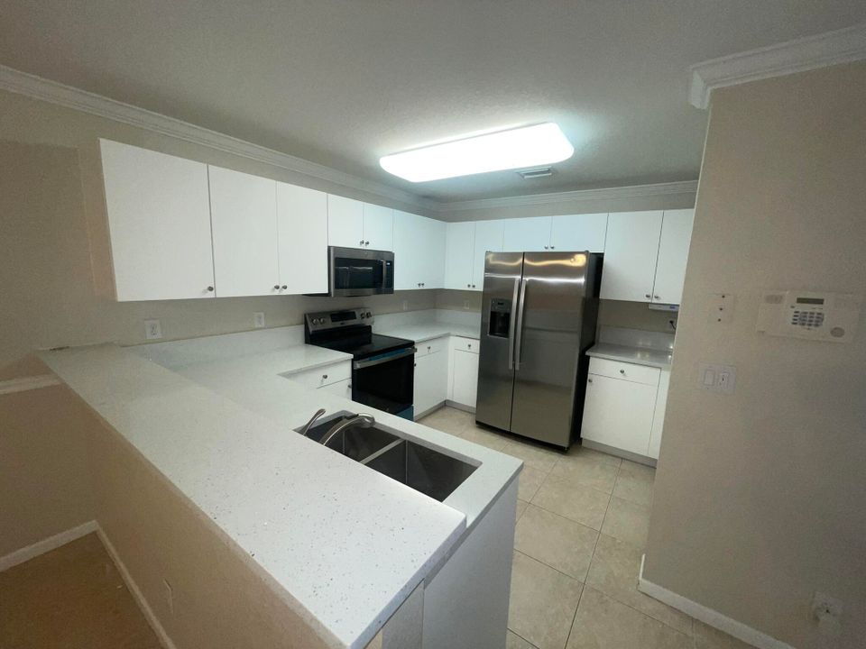 For Rent: $3,300 (3 beds, 2 baths, 1671 Square Feet)