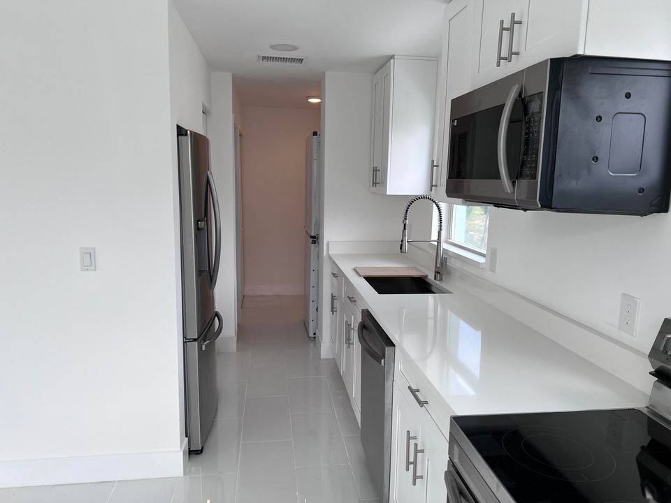 For Rent: $1,850 (1 beds, 1 baths, 1160 Square Feet)