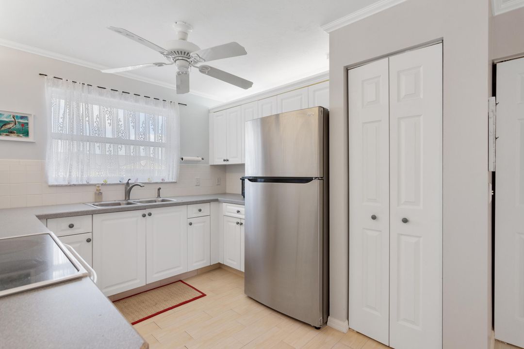 For Sale: $225,000 (2 beds, 2 baths, 1213 Square Feet)