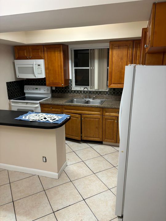 For Rent: $2,250 (3 beds, 2 baths, 1100 Square Feet)