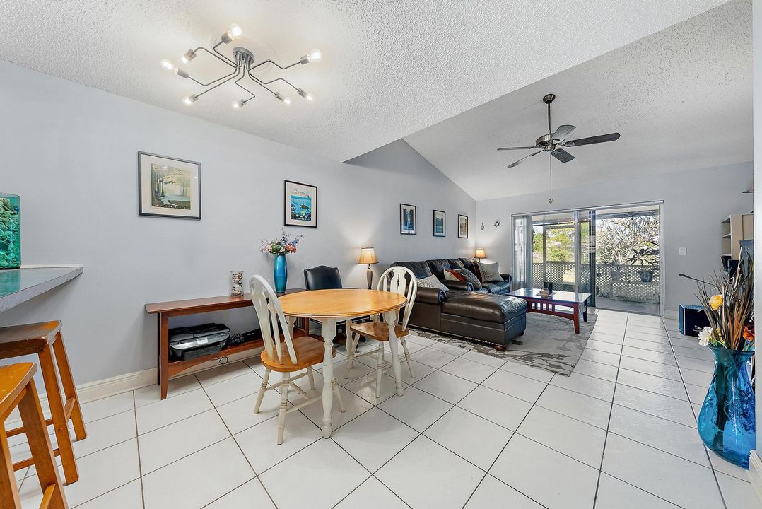 For Sale: $345,000 (2 beds, 2 baths, 1049 Square Feet)