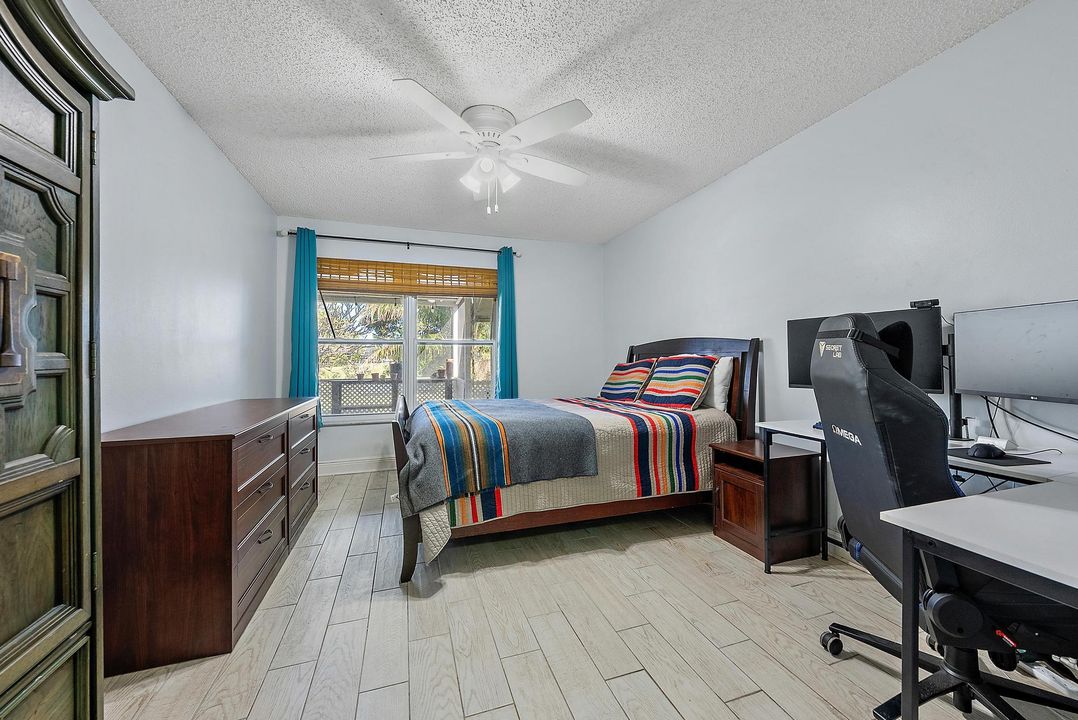 For Sale: $345,000 (2 beds, 2 baths, 1049 Square Feet)