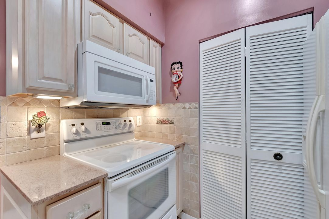 For Sale: $199,000 (2 beds, 2 baths, 1458 Square Feet)