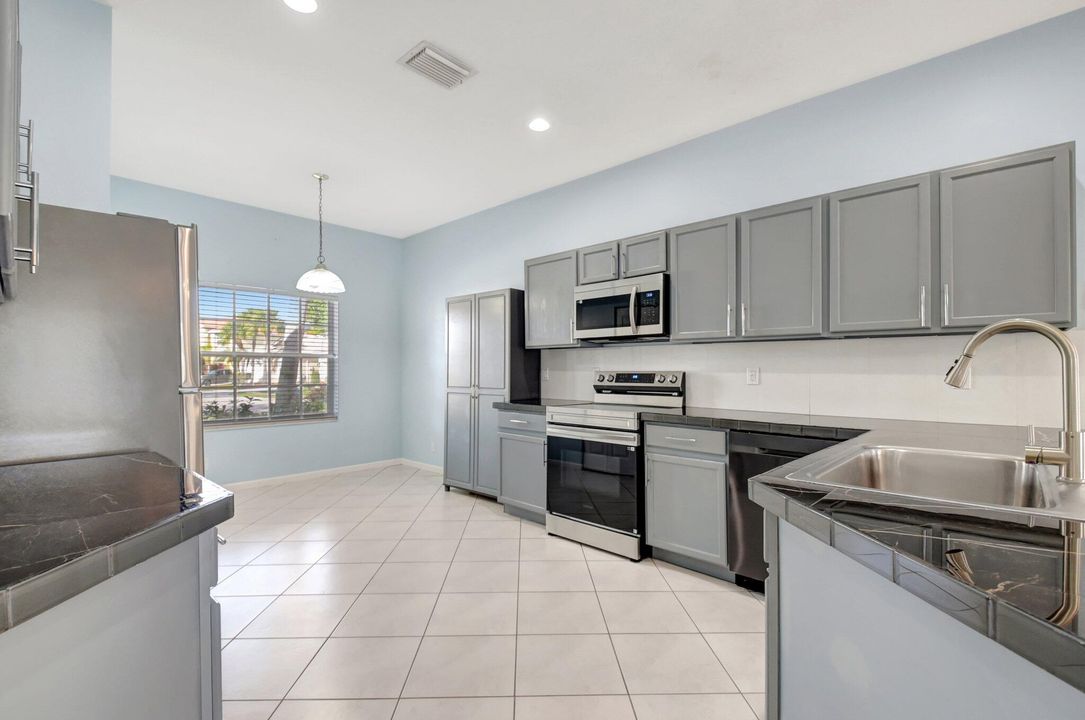 For Sale: $509,900 (3 beds, 2 baths, 1681 Square Feet)