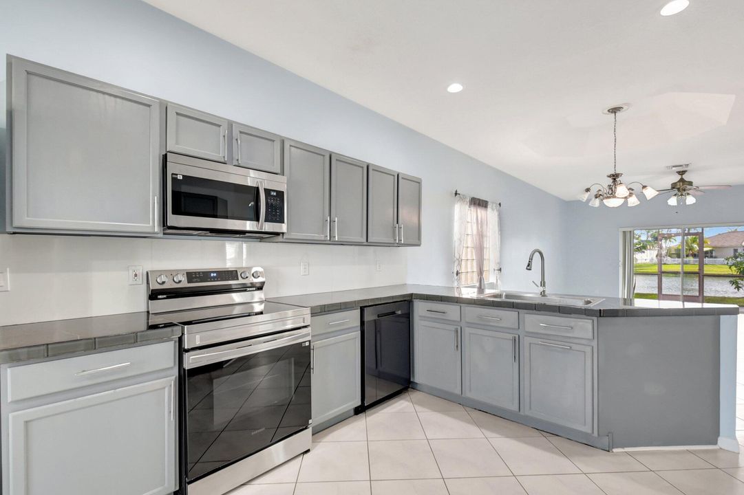 For Sale: $509,900 (3 beds, 2 baths, 1681 Square Feet)