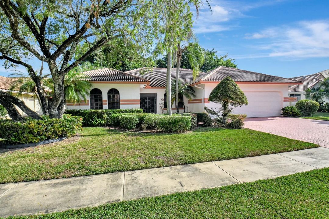 For Sale: $695,000 (2 beds, 2 baths, 2467 Square Feet)