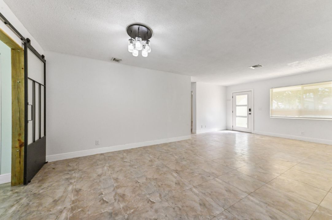 For Sale: $449,900 (3 beds, 2 baths, 1346 Square Feet)