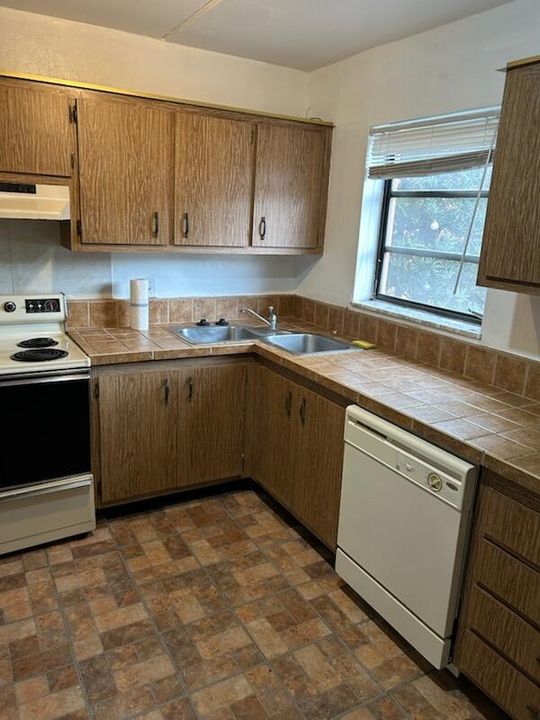 For Rent: $1,750 (1 beds, 1 baths, 675 Square Feet)