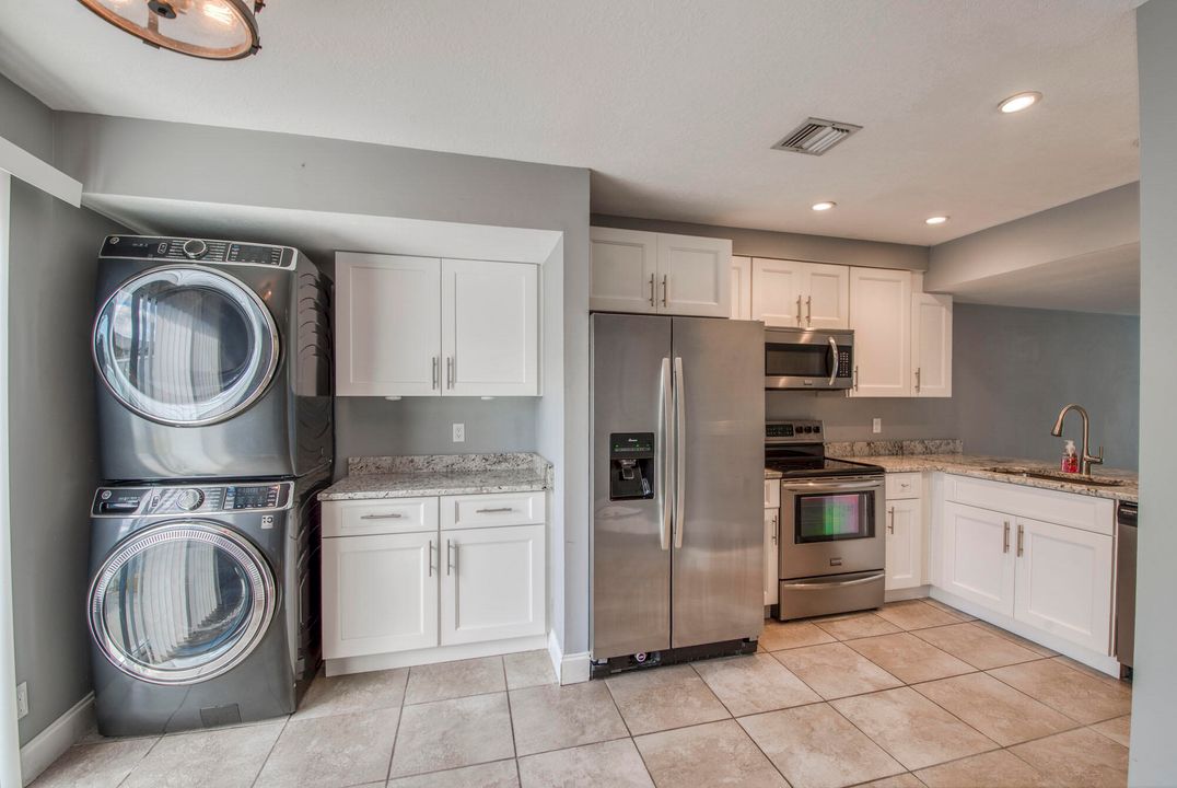 For Sale: $350,000 (2 beds, 2 baths, 1220 Square Feet)