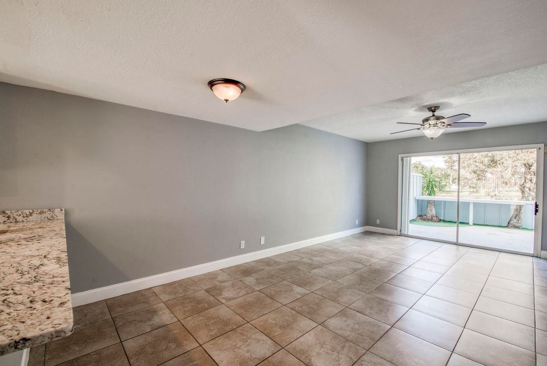 For Sale: $350,000 (2 beds, 2 baths, 1220 Square Feet)