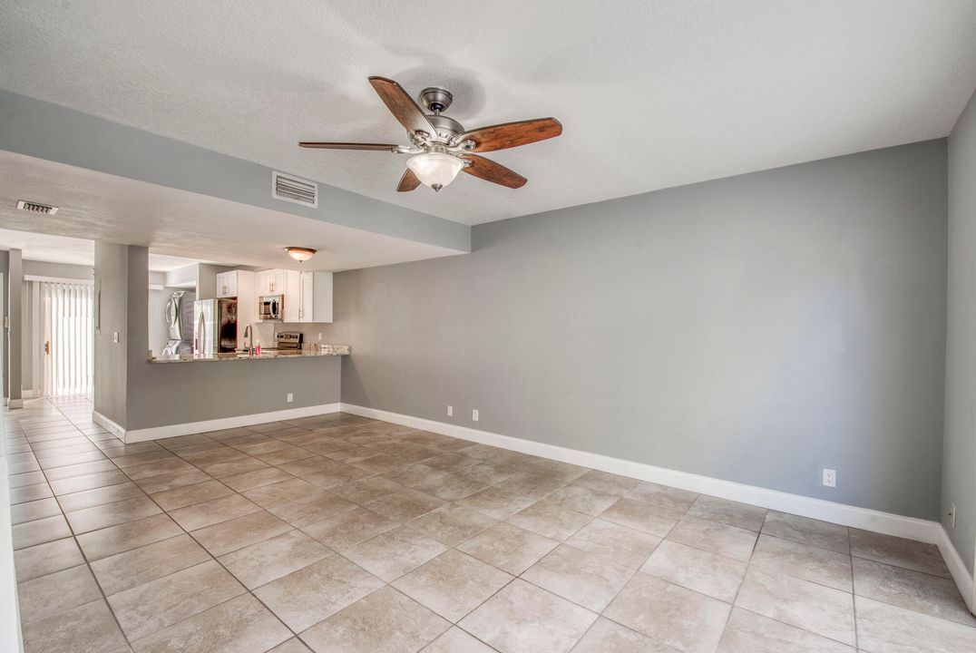 For Sale: $350,000 (2 beds, 2 baths, 1220 Square Feet)