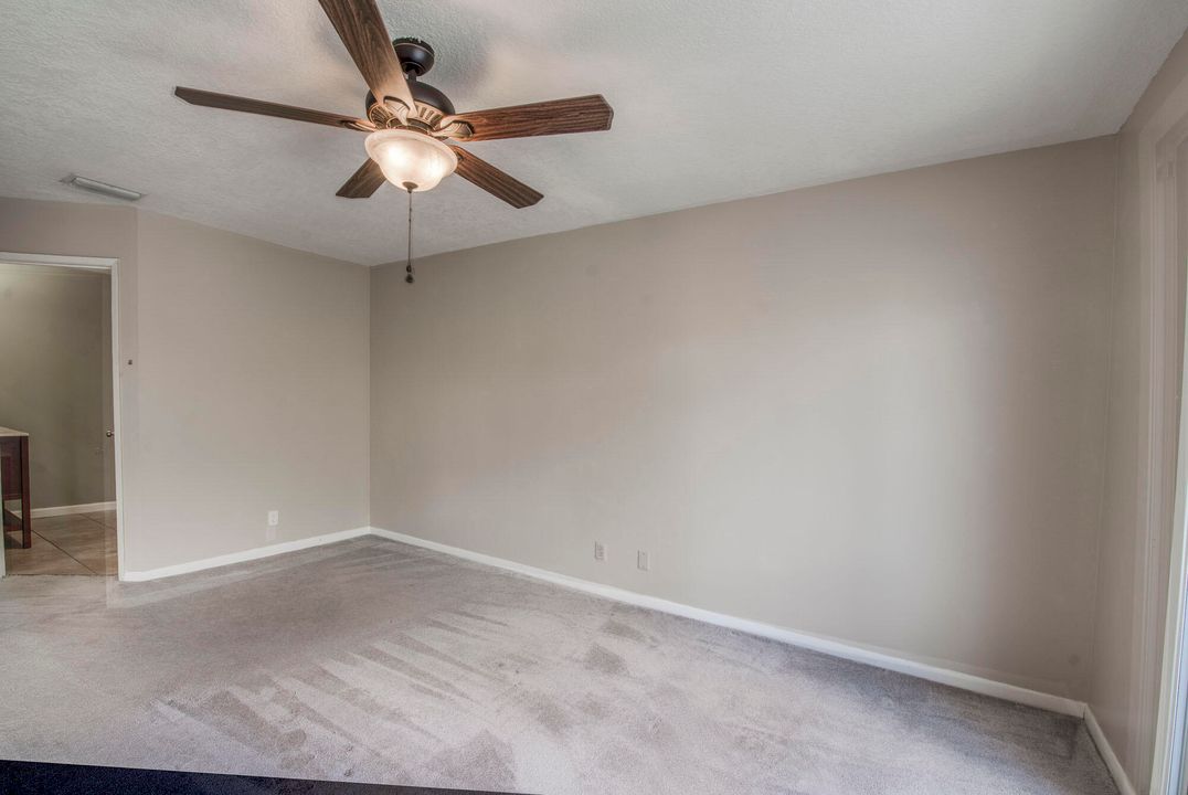 For Sale: $350,000 (2 beds, 2 baths, 1220 Square Feet)