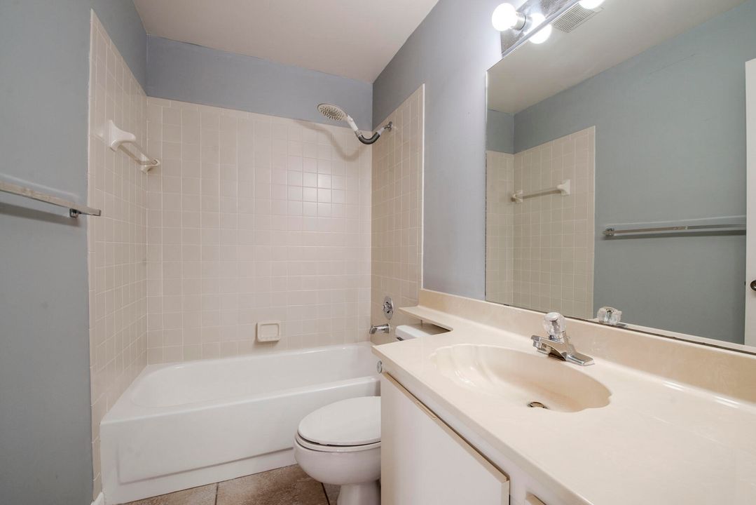 For Sale: $350,000 (2 beds, 2 baths, 1220 Square Feet)