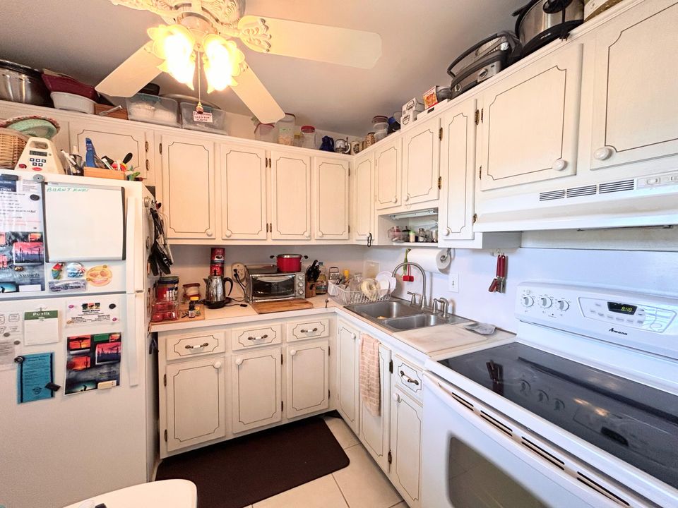 For Sale: $89,900 (1 beds, 1 baths, 624 Square Feet)